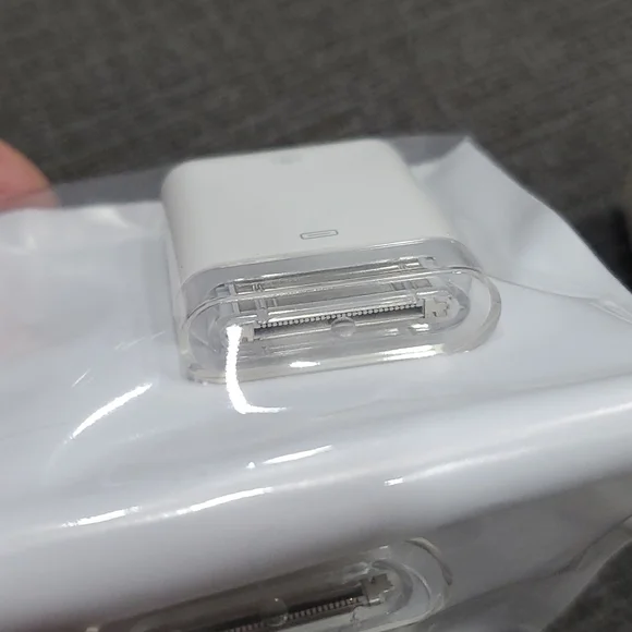 iPad camera connection kit #1117 - Picture 5 of 6